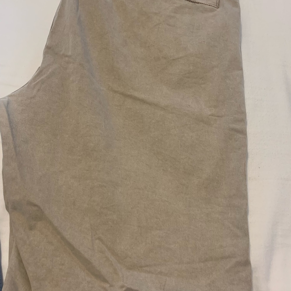 American eagle size 16 khaki colored knee length shorts! Never worn!